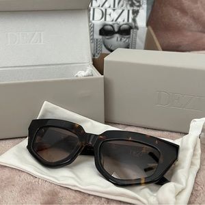 DEZI “On Read” Tortoise Sunglasses